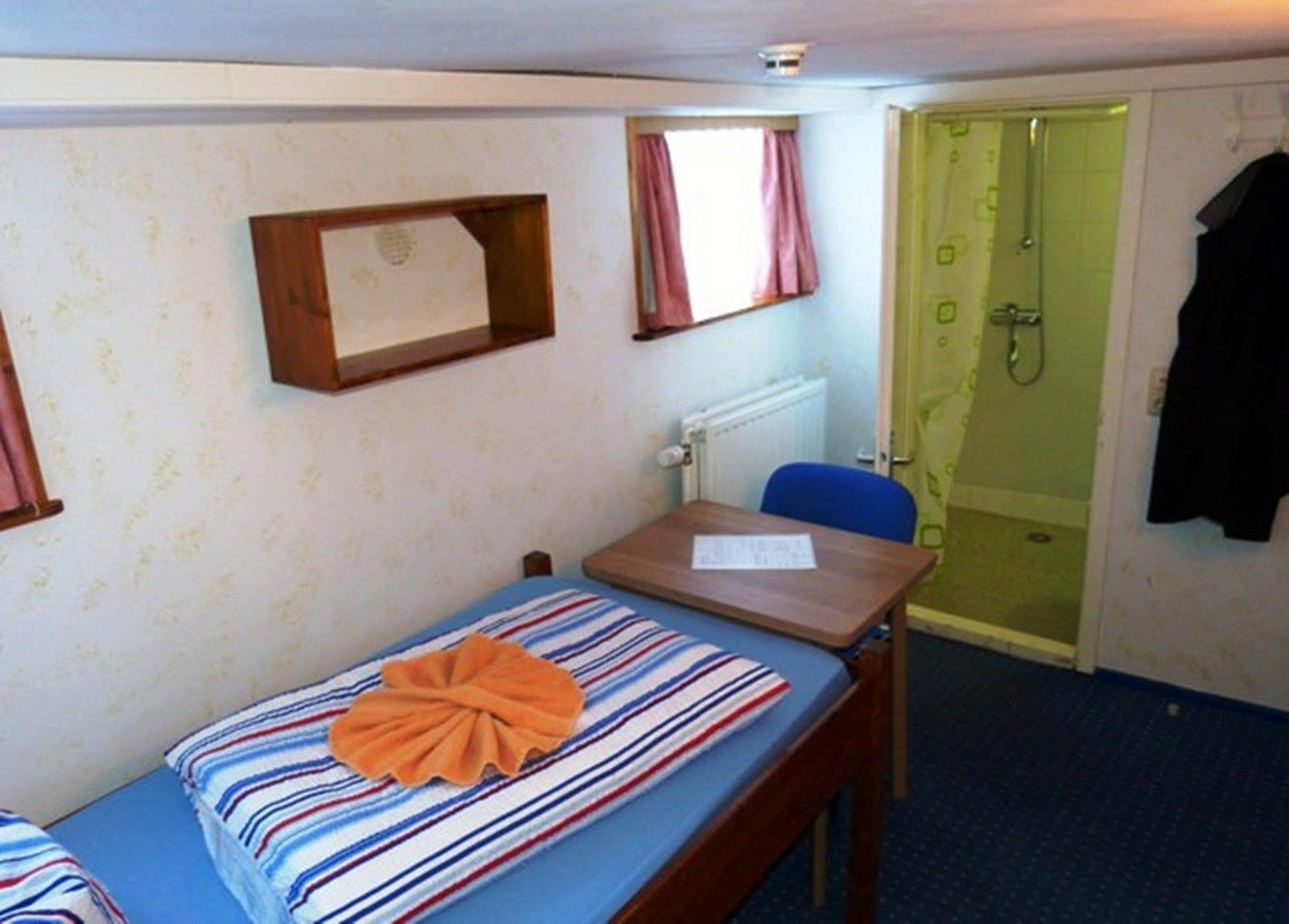 Wohnschiffe Severa Hotel Rostock Exterior foto